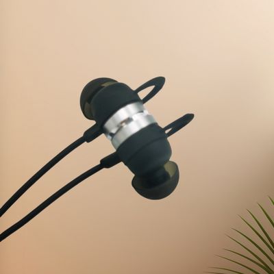 प्रोग्रामेबल ब्लूटूथ रिचार्जेबल ओटीसी श्रवण यंत्र आईओएस एंड्रॉयड श्रवण बाधितों के लिए ईयरबड्स